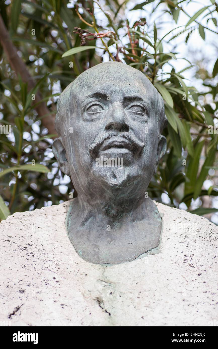 Antonio Muñoz Degrain, pintor español de principios del siglo 20th. Busto en la Biblioteca Nacional de España, Madrid. Escultor José Capuz Foto de stock