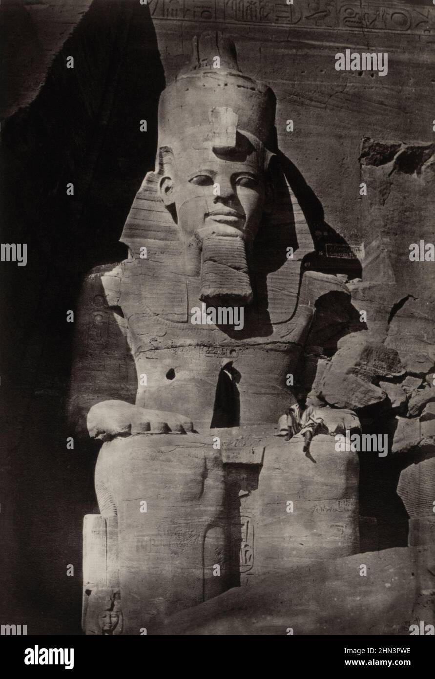 Foto vintage del siglo 19th de Abu Simbel en Egipto. Por Francis Frith. 1862 Abu Simbel son dos templos masivos cortados en roca en la aldea de Abu Simbel, As Foto de stock