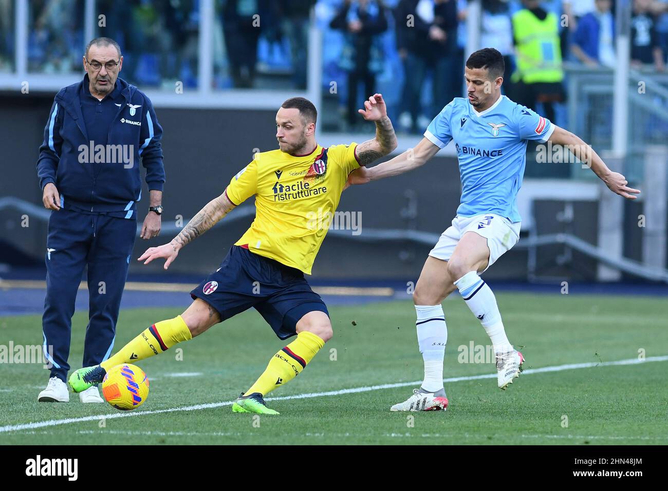El futbolista de Bolonia Marko Arnautovic y el jugador de Lazio Luiz