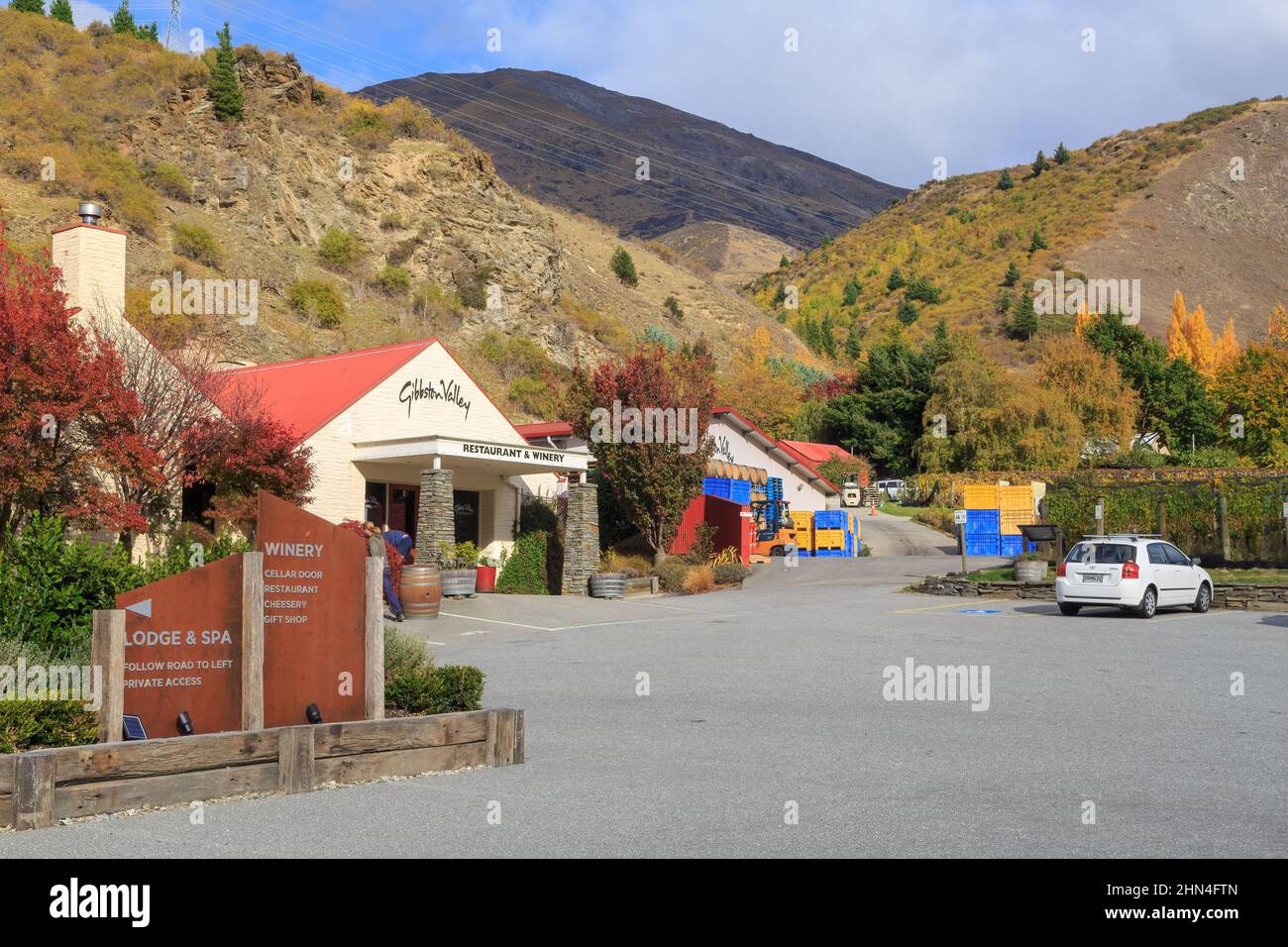 El restaurante y bodega Gibbston Valley en la región de Otago, Nueva Zelanda Foto de stock