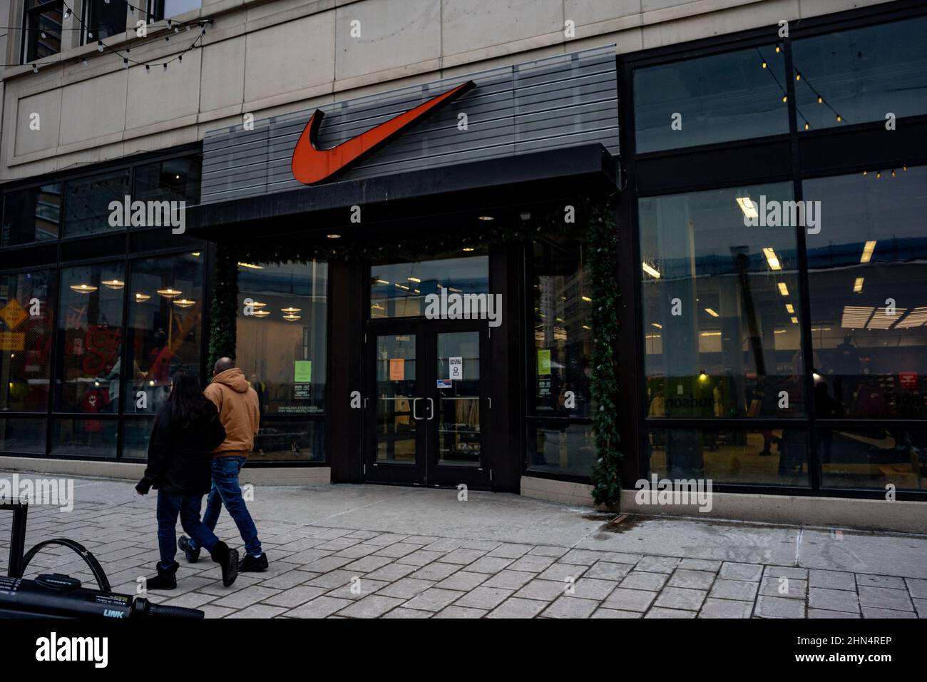 Detroit, Estados Unidos. 07th Feb, 2022. Logotipo de Nike visto en una de sus tiendas en el de Detroit. Crédito: SOPA Images Limited/Alamy Live News Fotografía de stock - Alamy
