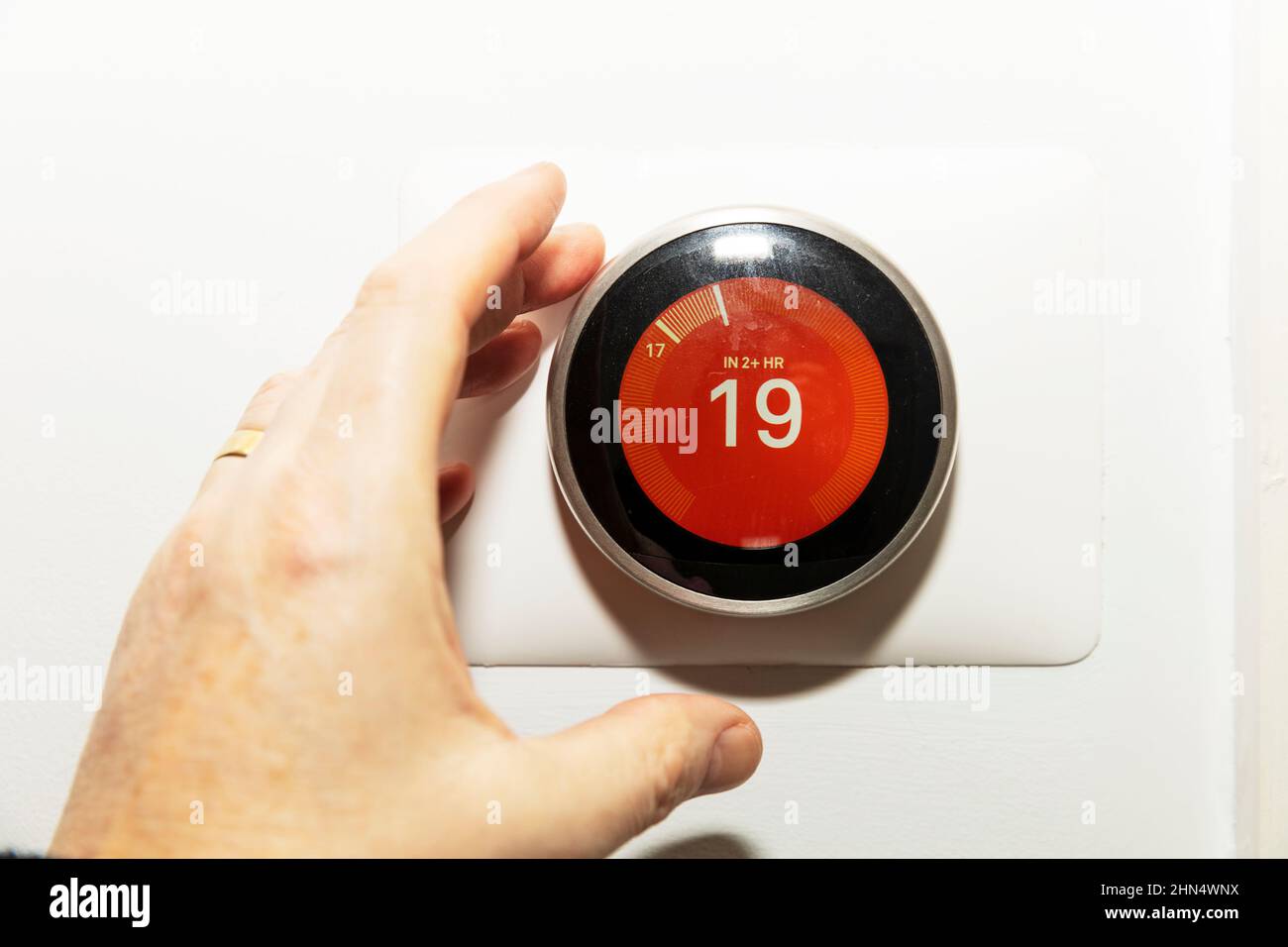 Google Nest, termostato, termostato Nest, termostato de bajada, precios del gas, Facturas de energía, termostato de nido de Google, calefacción, facturas, precios de energía, Foto de stock