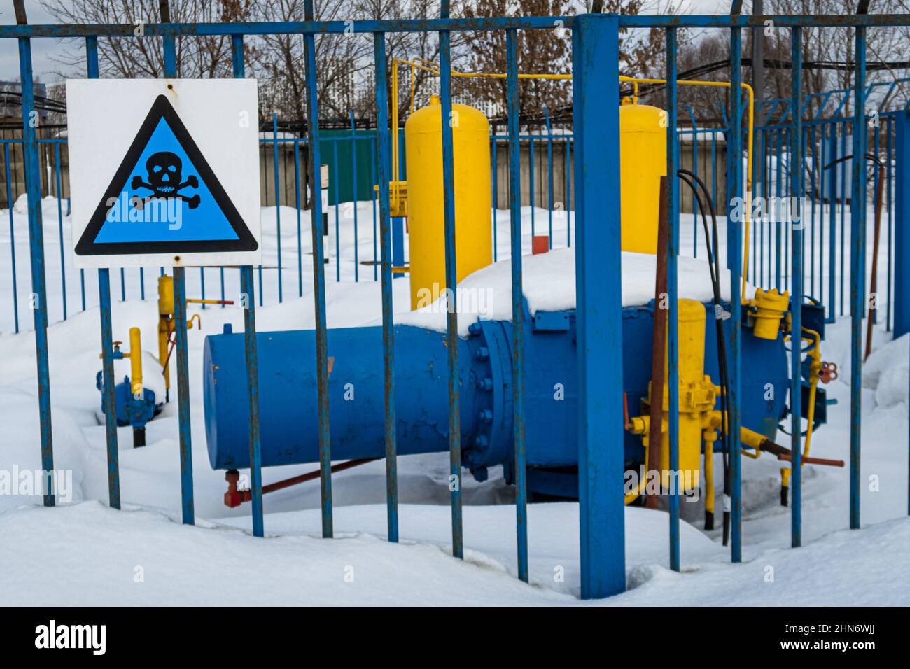 Moscú, Rusia -13 de febrero de 2022: Zona vallada con instalación de gas . Fotografías de alta calidad Foto de stock