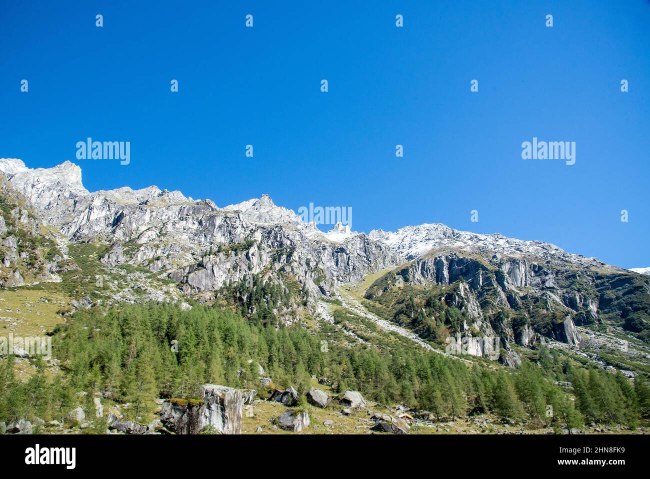 panorama con cordillera en el parque nacional Hohe Tauern en Tirol, Austria Foto de stock