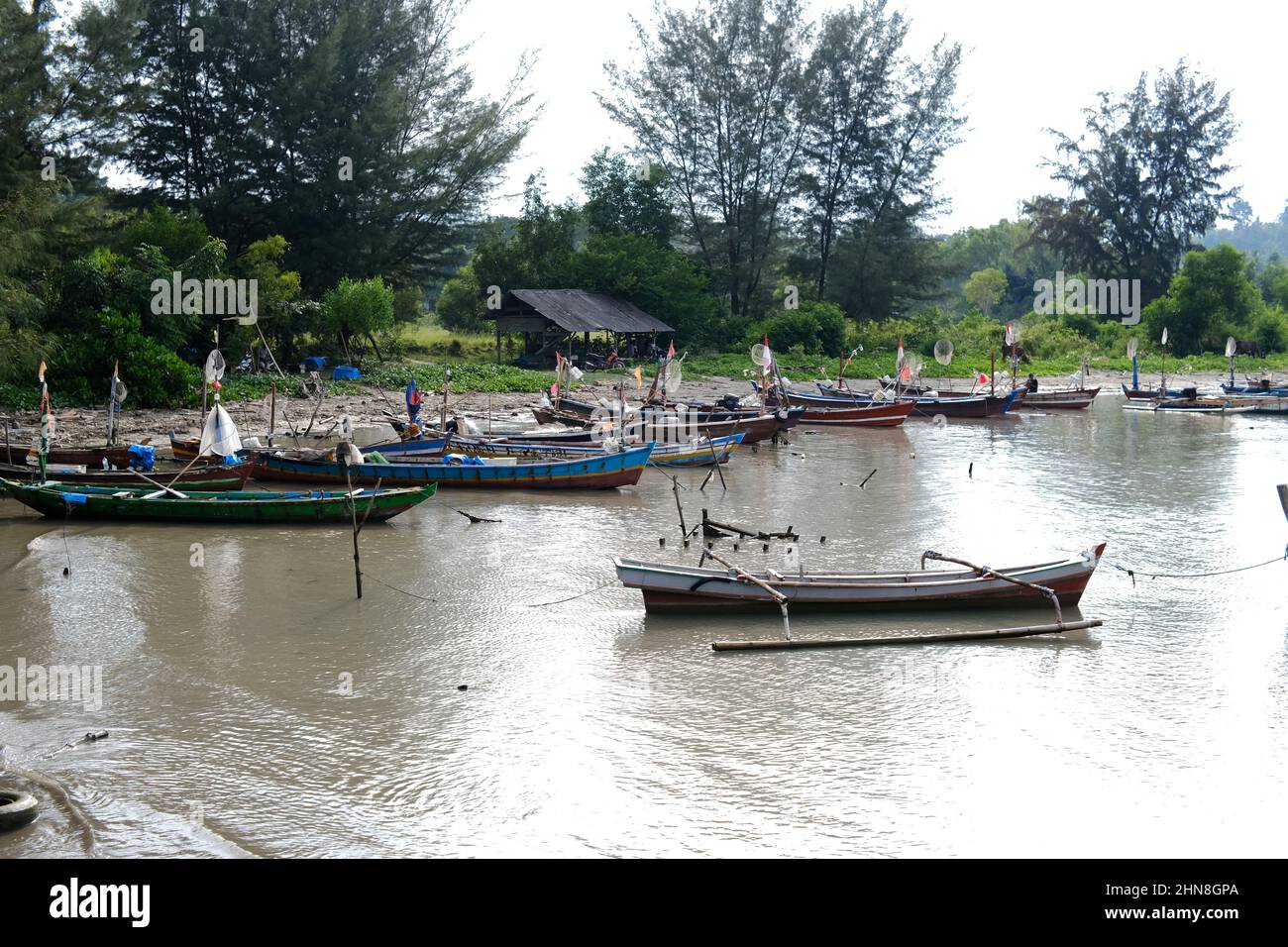 Lampung, Indonesia, febrero de 12 2022 Defocused on Fishing boats on
