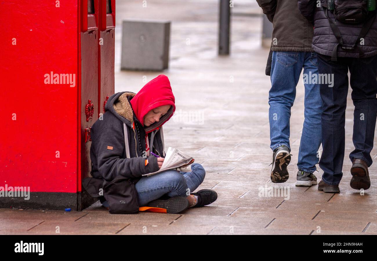 Preston, Lancashire. Clima del Reino Unido. 15 Feb 2022. Met Office advierte que dos tormentas nombradas azotarán a Lancashire con lluvia y cervezas en las próximas 48 horas. Los expertos meteorológicos de la Oficina del MET están emitiendo una grave advertencia amarilla para Lancashire cuando las tormentas Dudley y Eunice se acercaran. Crédito; MediaWorldImages/AlamyLiveNews Foto de stock