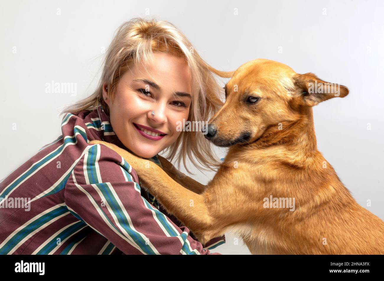 Besos de animales fotografías e imágenes de alta resolución - Página 10 -  Alamy