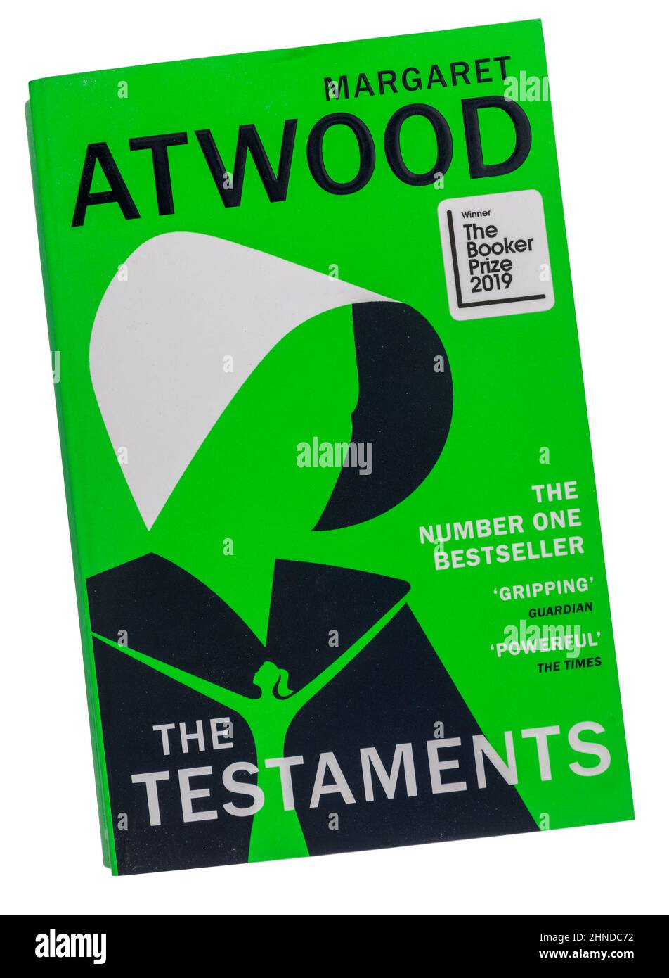 El libro Testaments de Margaret Atwood, cortado sobre fondo blanco, ganador del premio Booker 2019 Foto de stock