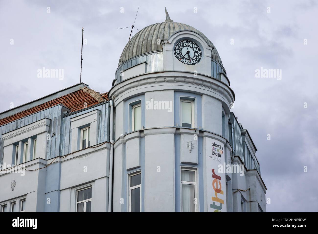 Edificio con sede del banco DSK en la ciudad de Plovdiv, capital de la provincia de Plovdiv, en el centro-sur de Bulgaria Foto de stock