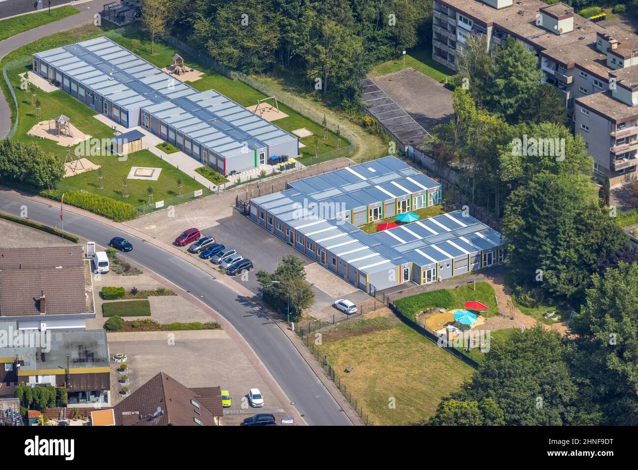 Vista aérea, jardín de infantes de contenedores temporales en el Poststraße en Borgholz, Bönen, zona de Ruhr, Renania del Norte-Westfalia, Alemania, DE, Europa, kindergart Foto de stock