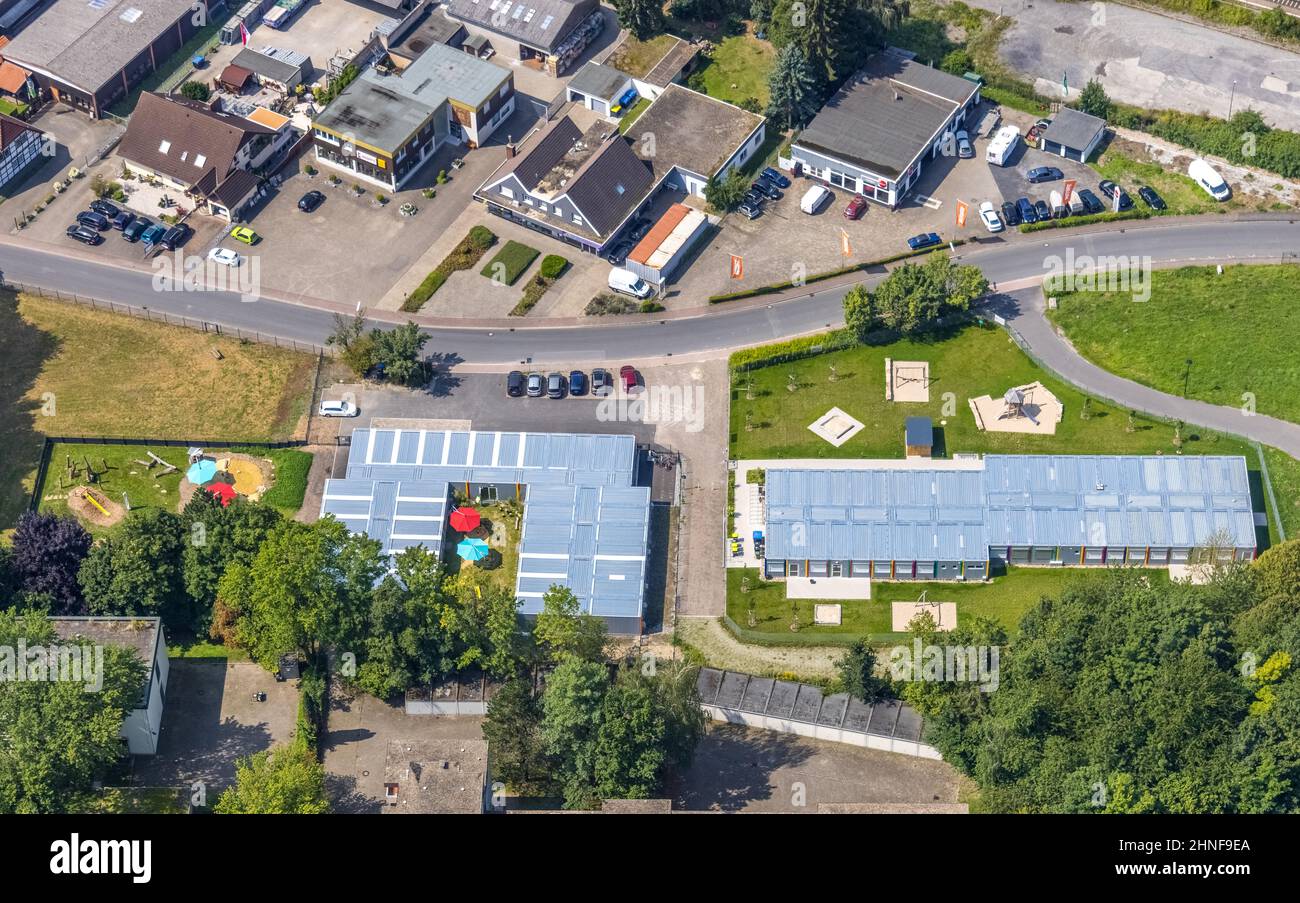 Vista aérea, jardín de infantes de contenedores temporales en el Poststraße en Borgholz, Bönen, zona de Ruhr, Renania del Norte-Westfalia, Alemania, DE, Europa, kindergart Foto de stock