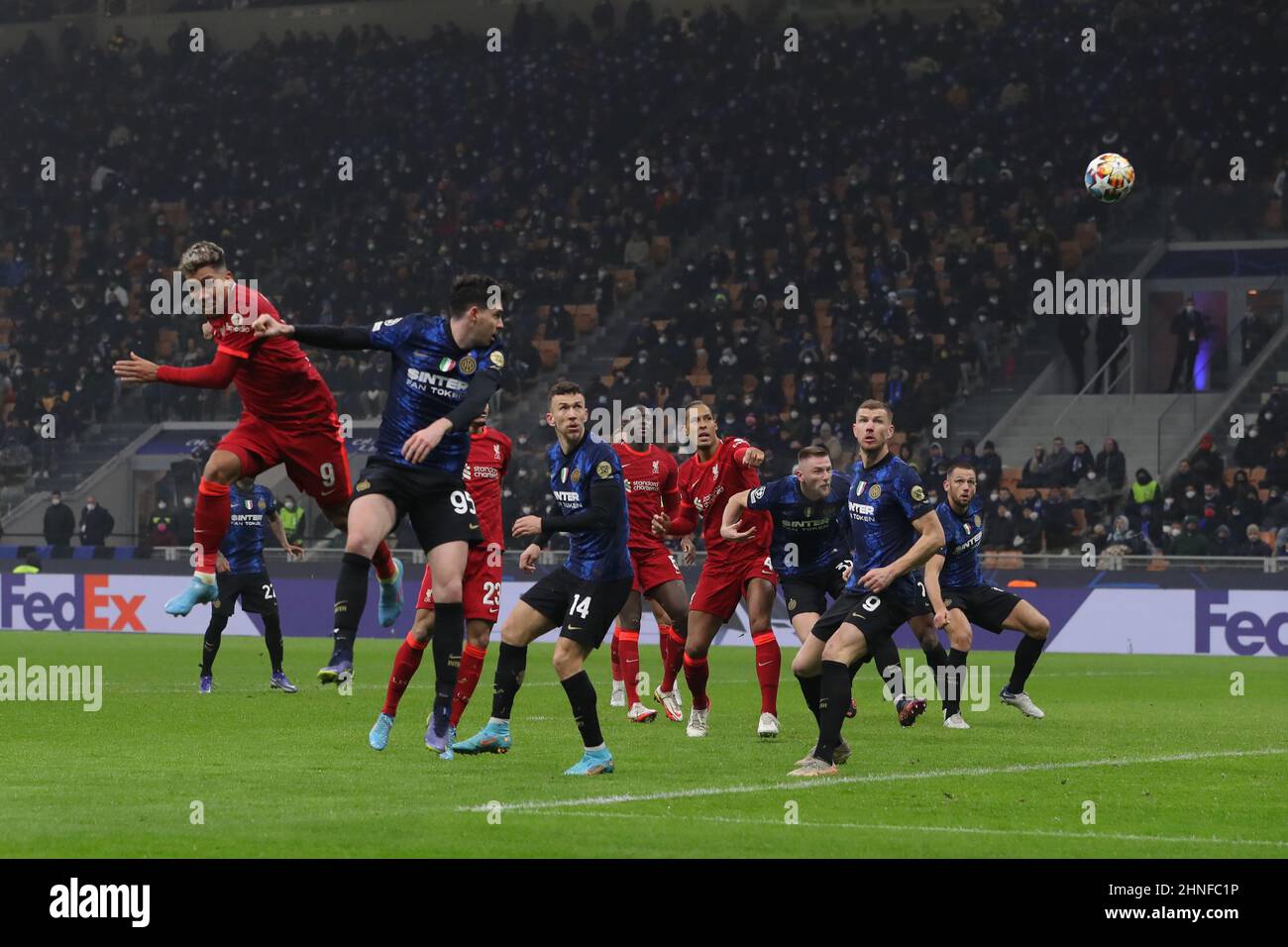 Milán, Italia, 16th de 2022. Roberto Firmino del Liverpool FC marca para dar al bando una ventaja 1-0 durante el partido de la de Campeones de la UEFA