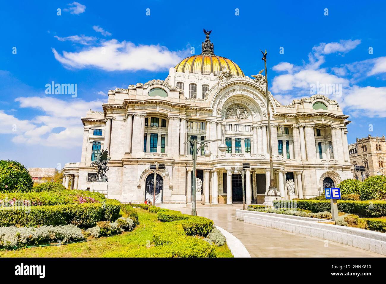 Impresionante palacio de obras maestras arquitectónicas de bellas artes en Ciudad de México. Foto de stock