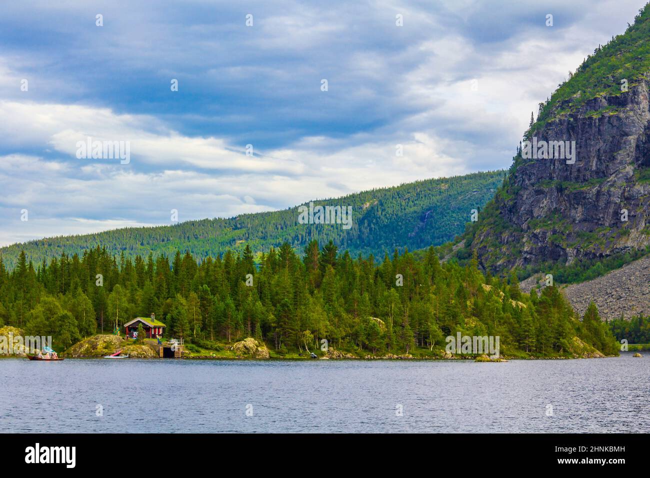 Paisaje montañoso panorama y lago Vangsmjøse en Vang Noruega. Foto de stock