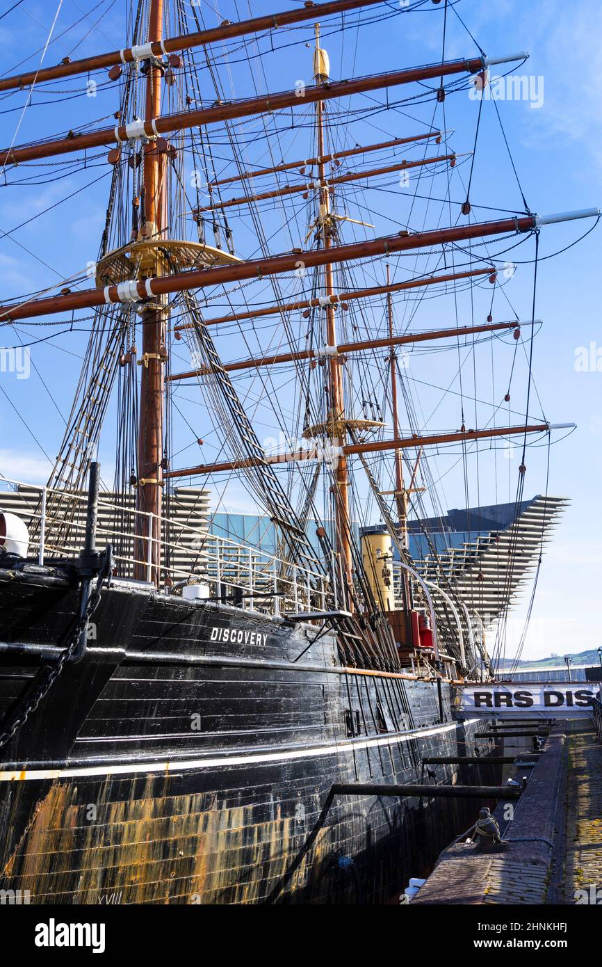 V&A Dundee y RRS Discovery Dundee Scott's Antarctic Expedition Vessel Dundee Waterfront Dundee Riverside Esplanade Dundee Scotland GB Europa Foto de stock