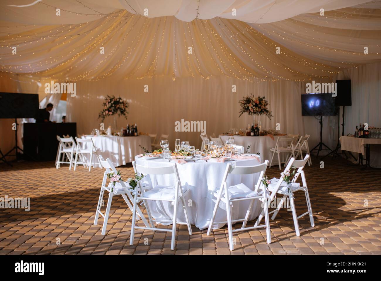Salón de banquetes para bodas, decoración de salón de banquetes Foto de stock