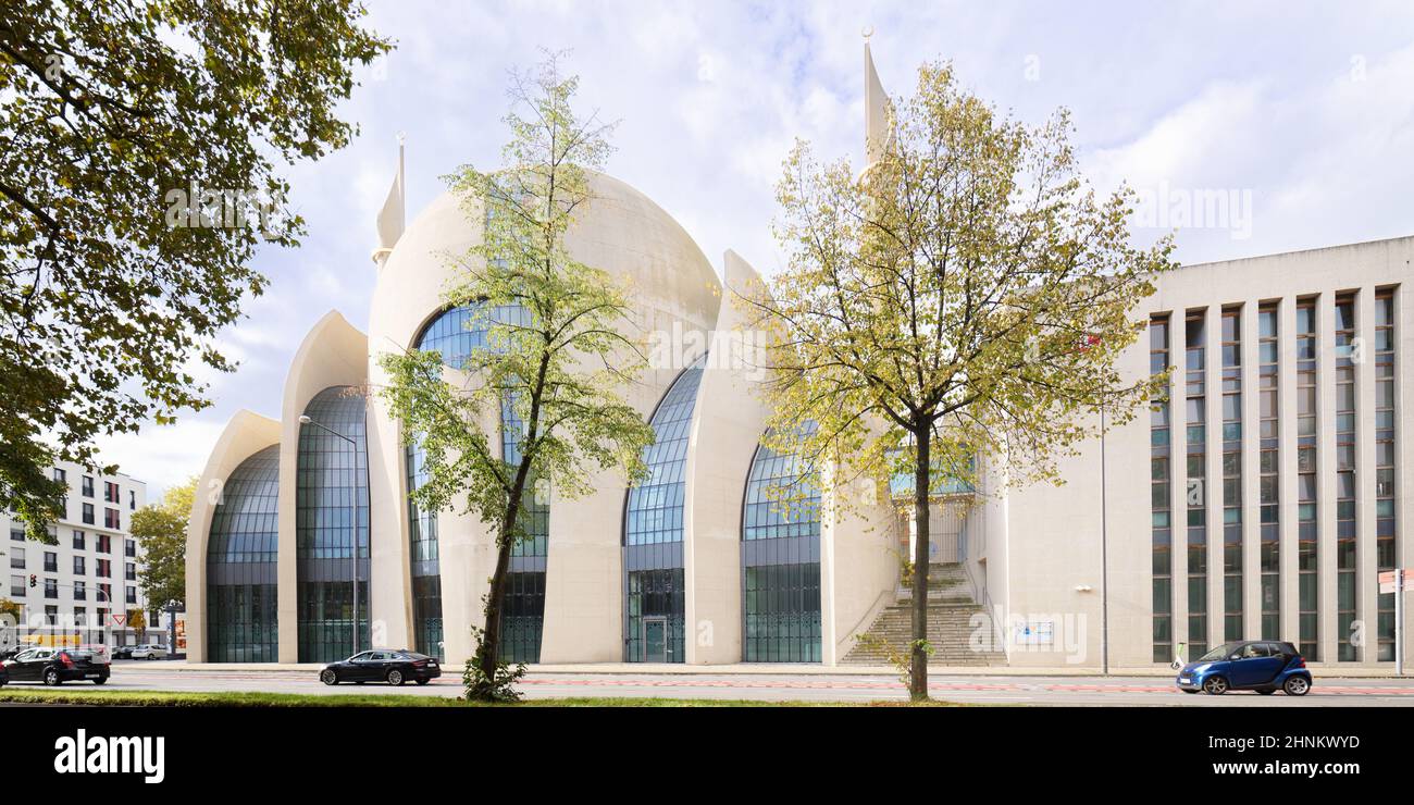 Colonia, alemania, octubre de 13 2021: La mezquita central en el distrito de ehrenfeld de colonia Foto de stock