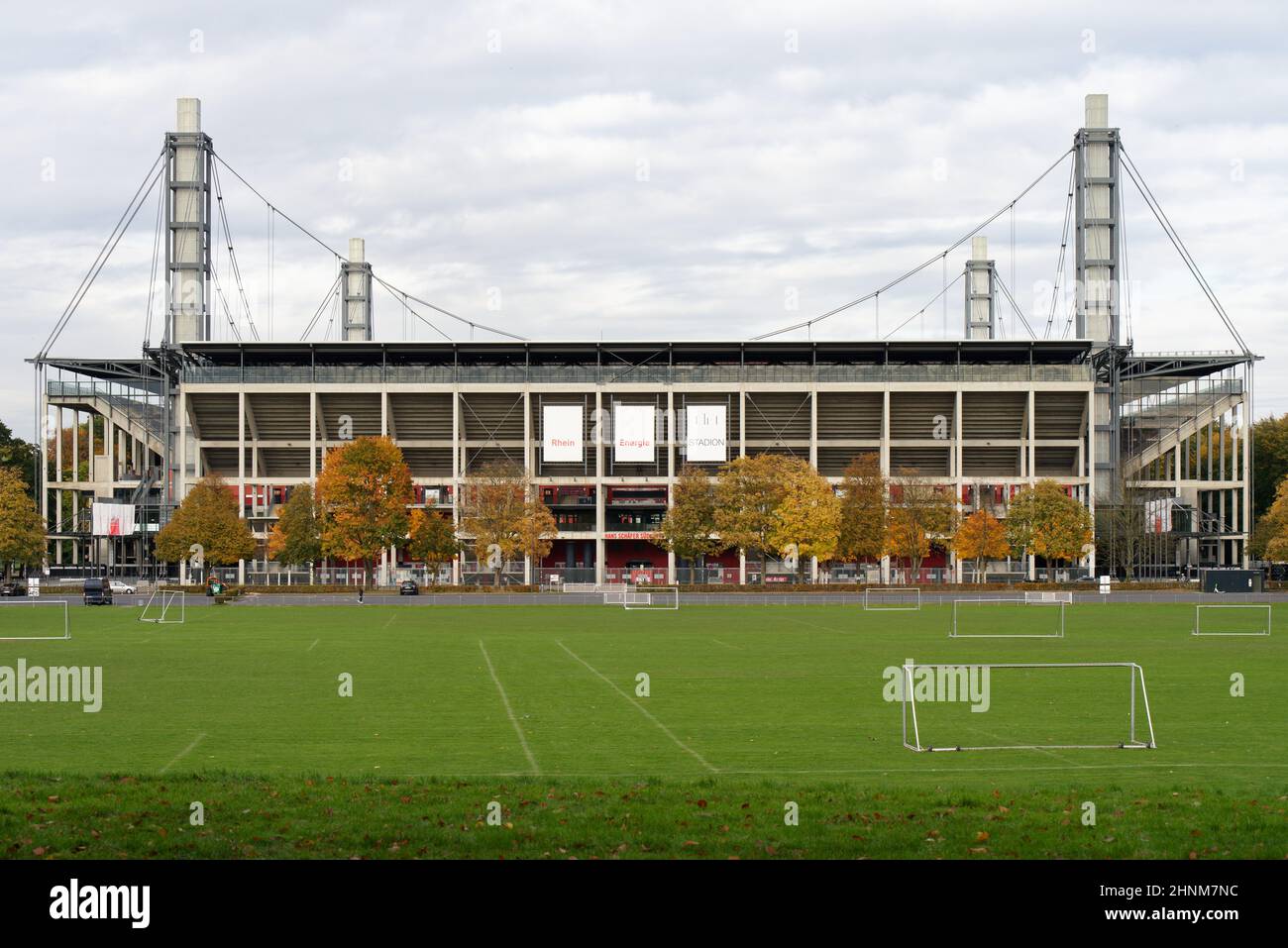 Estadio de fútbol Rhein-Energie-Stadion en Colonia-Muengersdorf Foto de stock