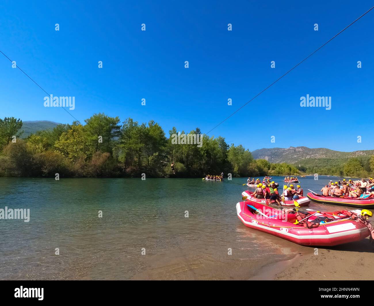 Rafting en los rápidos del río Manavgat en el Cañón Koprulu, Turquía. Foto de stock
