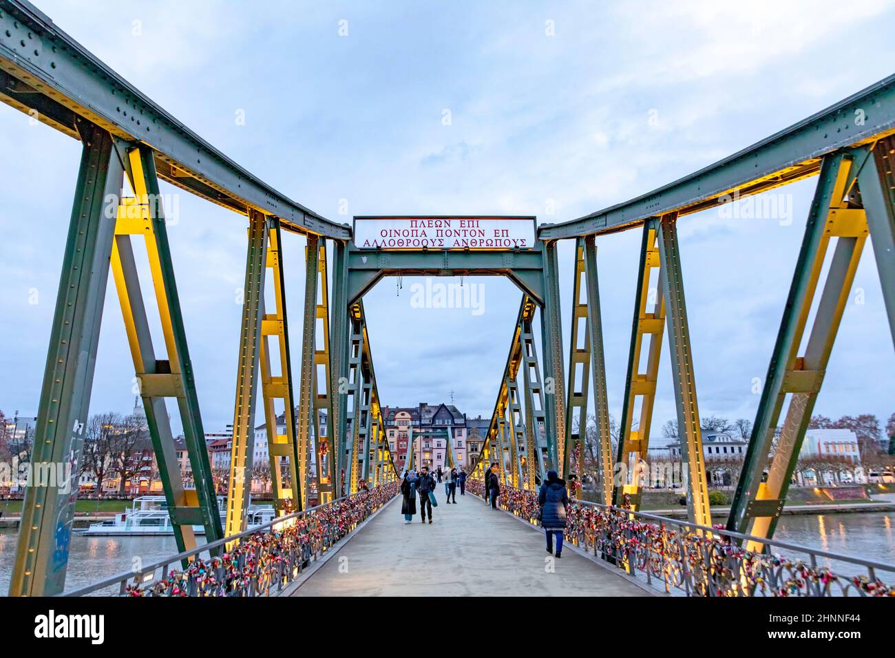 Puente peatonal de hierro fotografías e imágenes de alta resolución Alamy