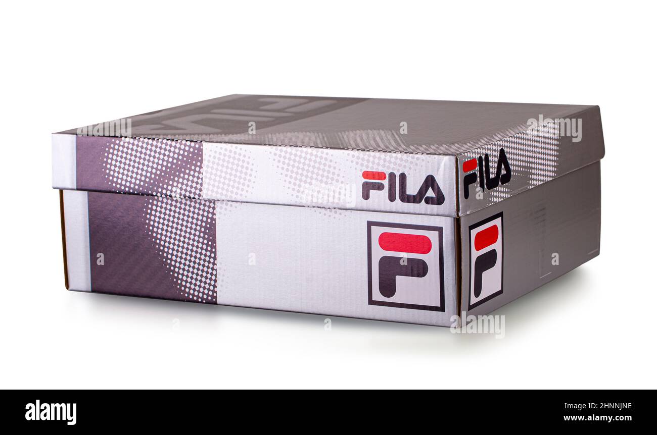 Caja de zapatos Fila Aislada sobre fondo blanco, Fila es una de las marcas  más famosas del mundo Fotografía de stock - Alamy