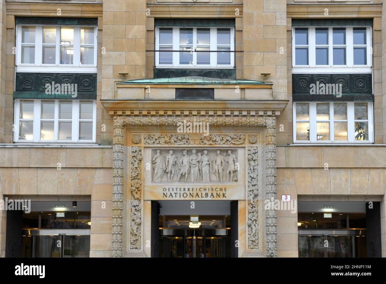 Fassade der Österreichischen Natioanlbank en Viena, Österreich, Europa - Fachada del Banco Nacional Austriaco en Viena, Austria, Europa Foto de stock