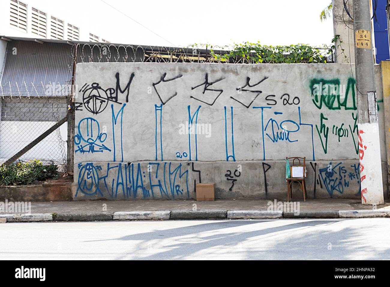 vandalismo mural graffiti ciudad sao paulo brasil Foto de stock