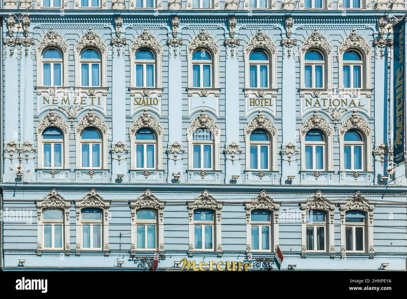 Fachada histórica del Mercure Hotel en Budapest Foto de stock