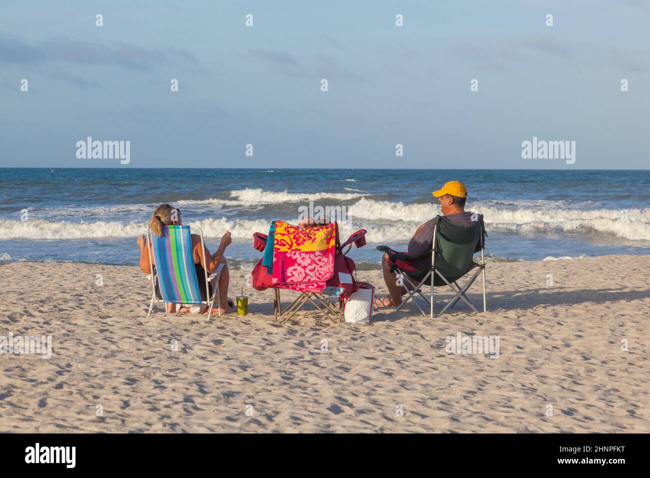 La gente disfruta de la hermosa playa de St. Augustine Foto de stock