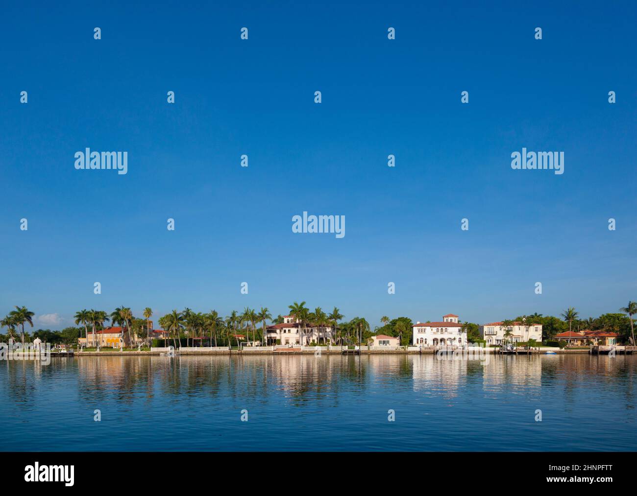 Hermosas casas en South Miami con acceso al mar Foto de stock