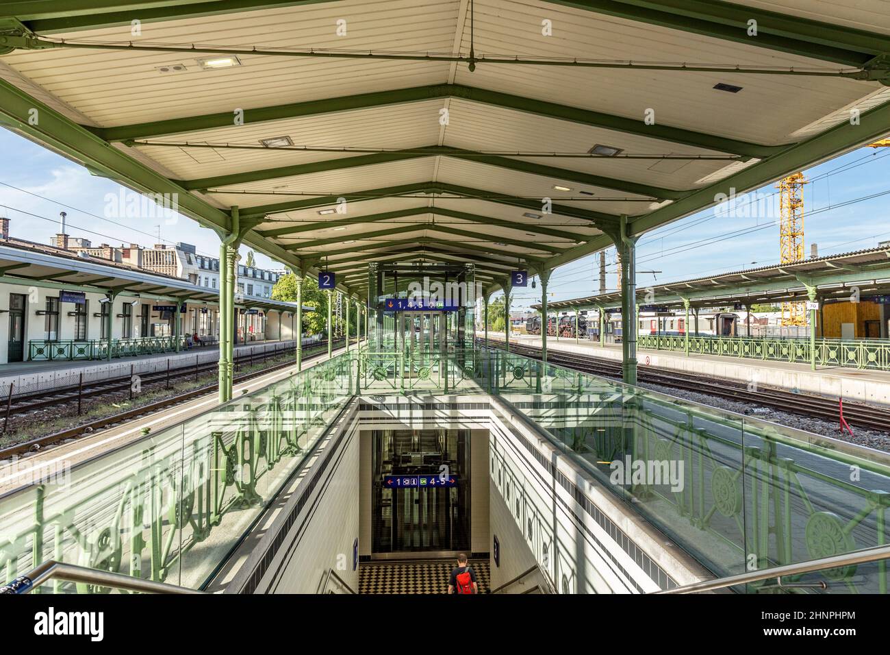 La gente en la estación de tren Wien Heiligenstadt Foto de stock