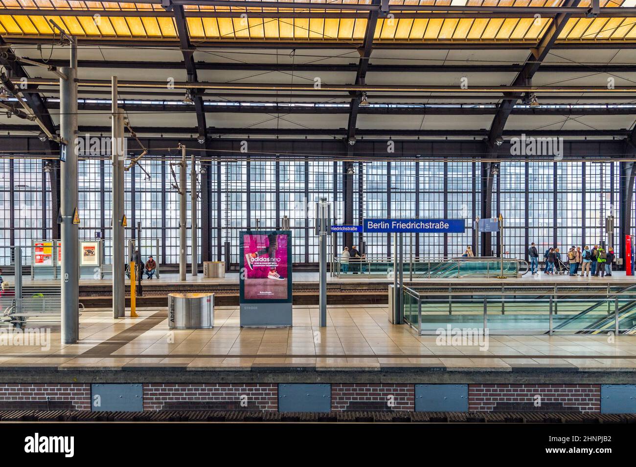 Treinta Desempleados itálico Estación de tren s bahn berlín fotografías e imágenes de alta resolución -  Página 3 - Alamy