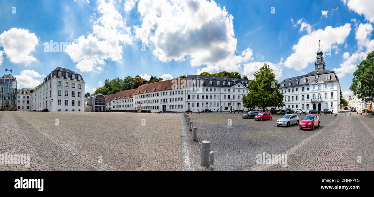 Vista panorámica exterior al castillo de Saarbruecken Foto de stock