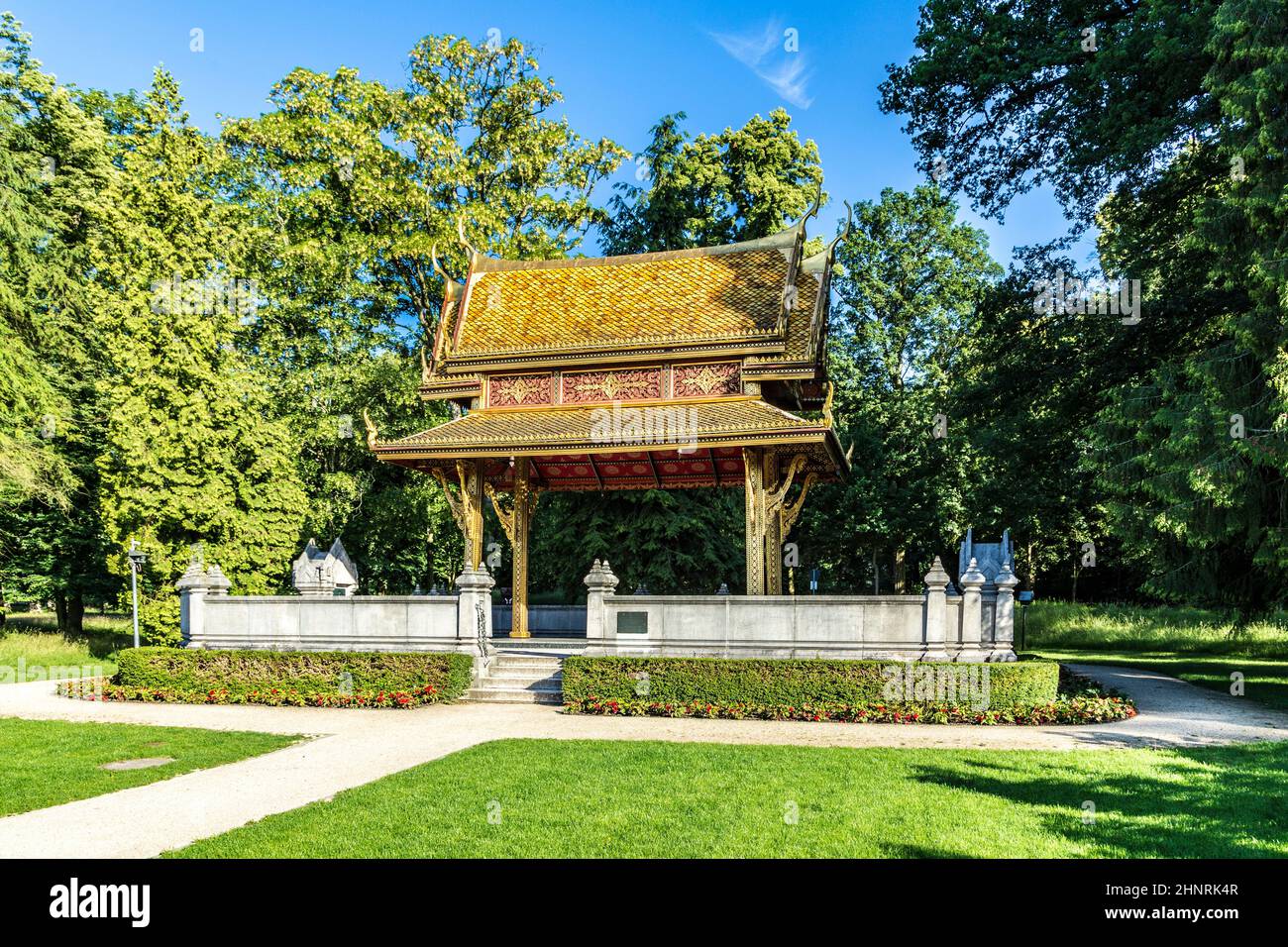 El templo tailandés salo en el parque de Bad Homburg Foto de stock