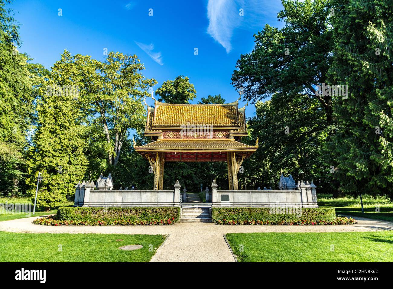 El templo tailandés salo en el parque de Bad Homburg Foto de stock