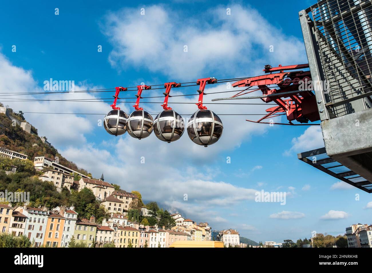 Teleférico a la Bastilla en Grenoble y vista sobre la ciudad de Grenoble,  Francia Fotografía de stock - Alamy