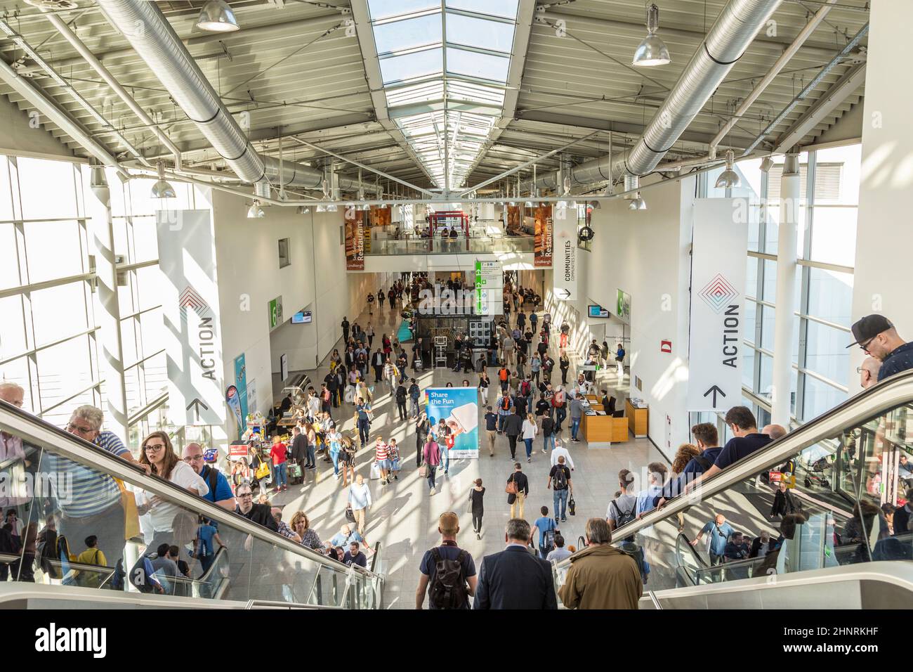 El Photokina 2016 tiene lugar en el edificio Koelnmesse de Colonia Foto de stock