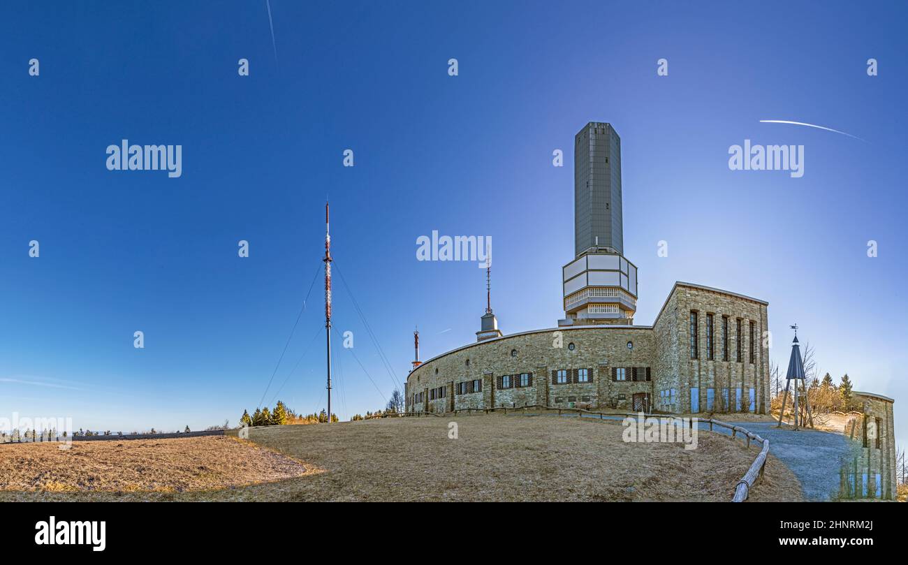 Estación de radio y televisión en el Feldberg en Hesse Foto de stock