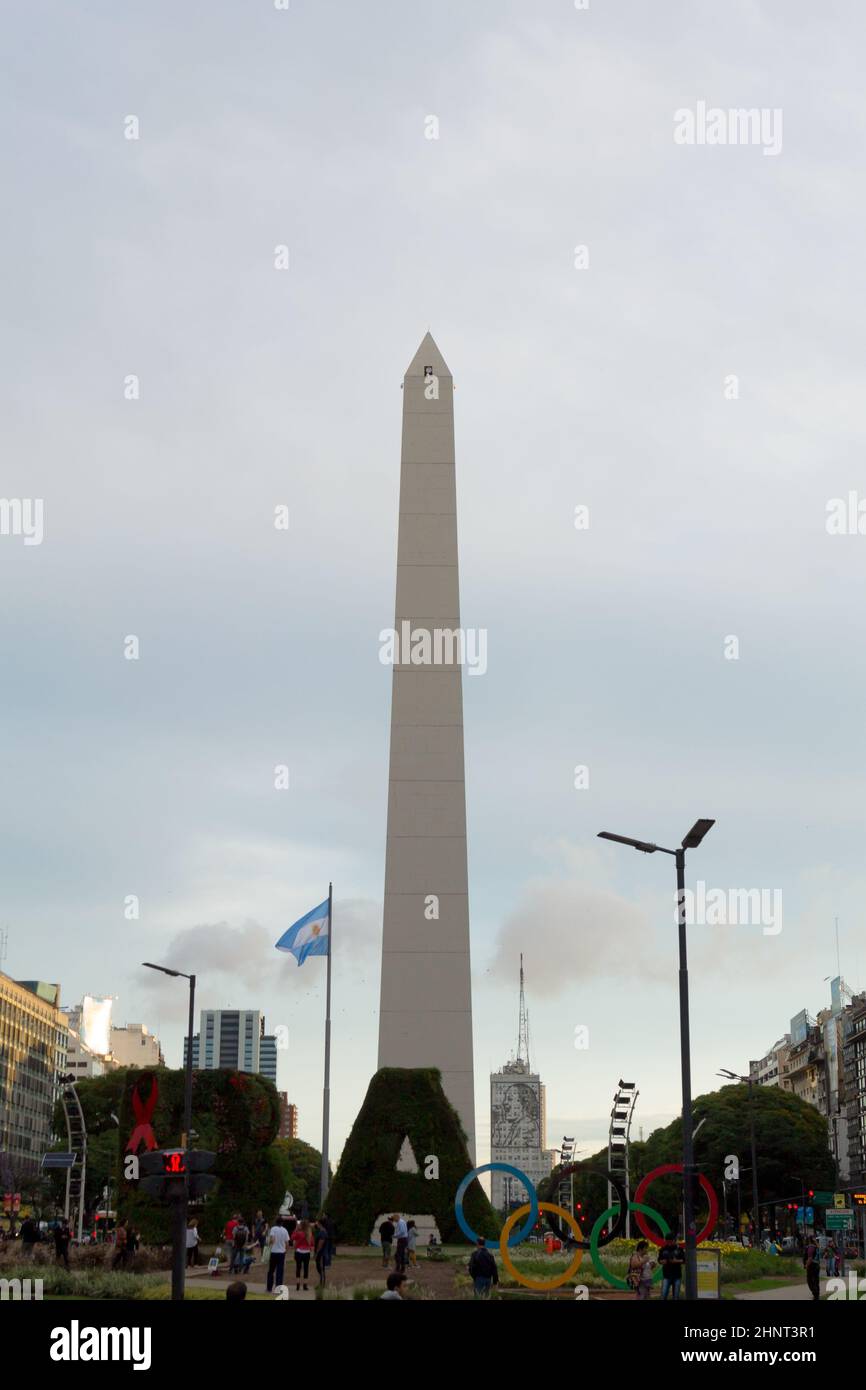 Vista del obelisco de Buenos Aires, punto de referencia de Argentina Foto de stock