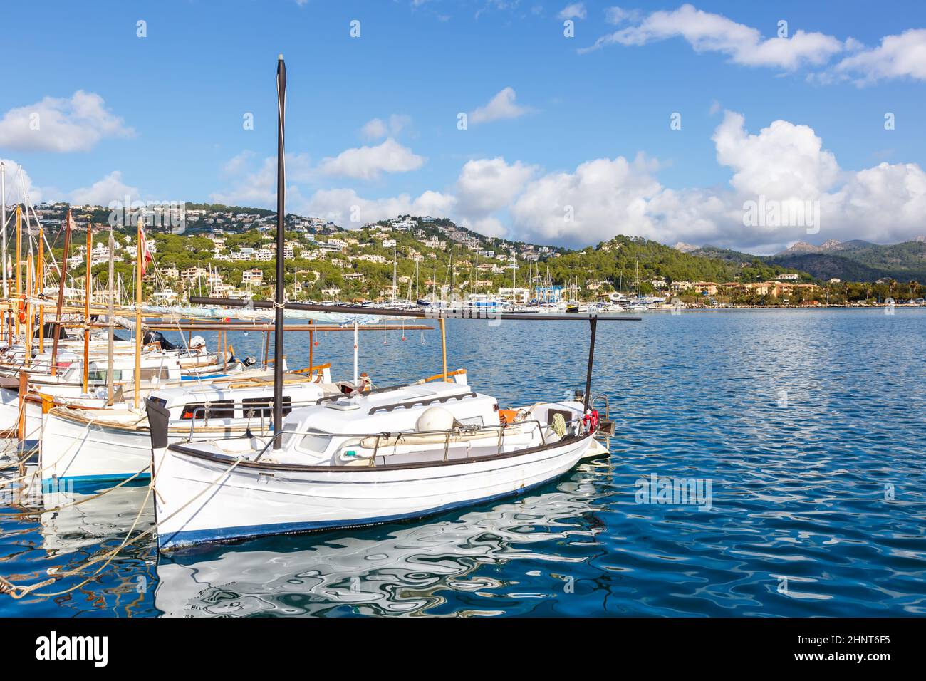 Puerto de Andratx marina con barcos en Mallorca viajes vacaciones vacaciones en España Foto de stock