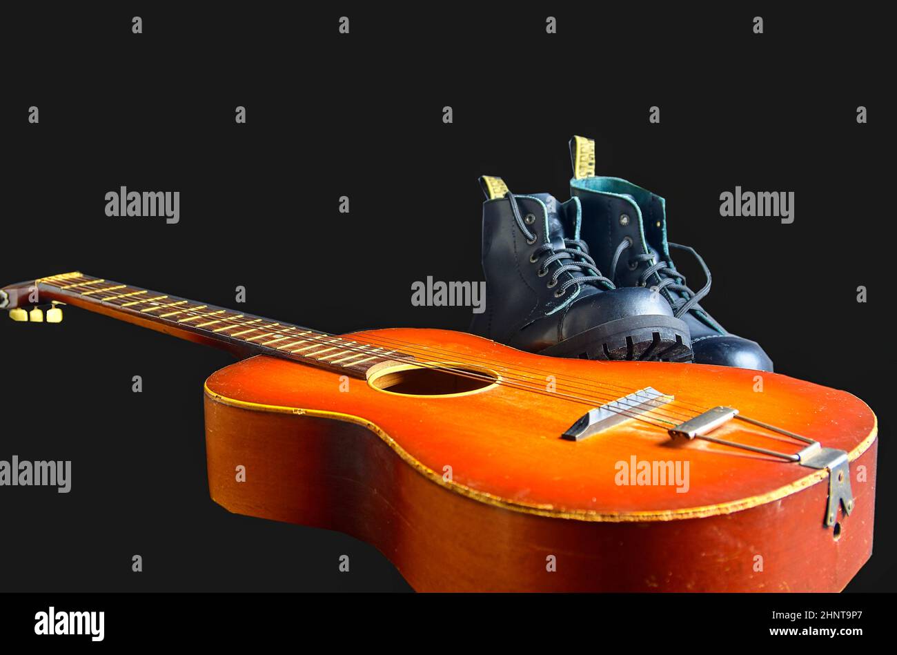 Rock n roll black background fotografías e imágenes de alta resolución -  Alamy