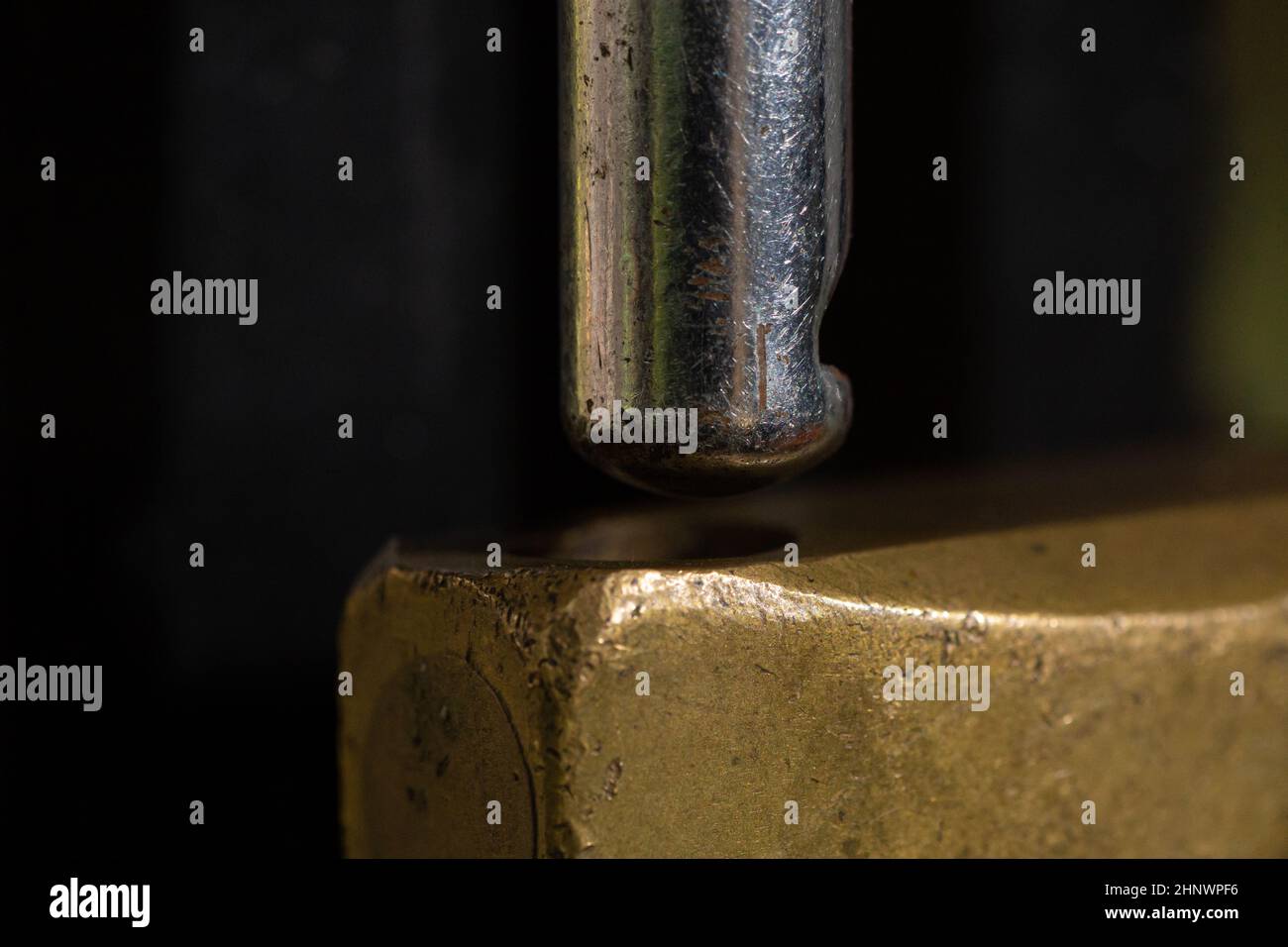 Golden metal candados texturas para fondos y fondos de pantalla. Fondo de textura. Fotografía macro. Primer plano Fotografía de stock - Alamy Golden metal candados texturas para fondos y fondos de pantalla. Fondo de textura. Fotografía macro. Primer plano Fotografía de stock - Alamy
