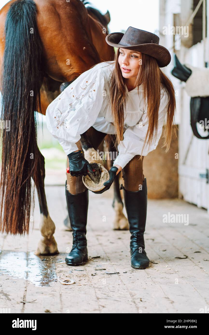 Botas De Cascos Fotos e Imágenes de stock - Alamy