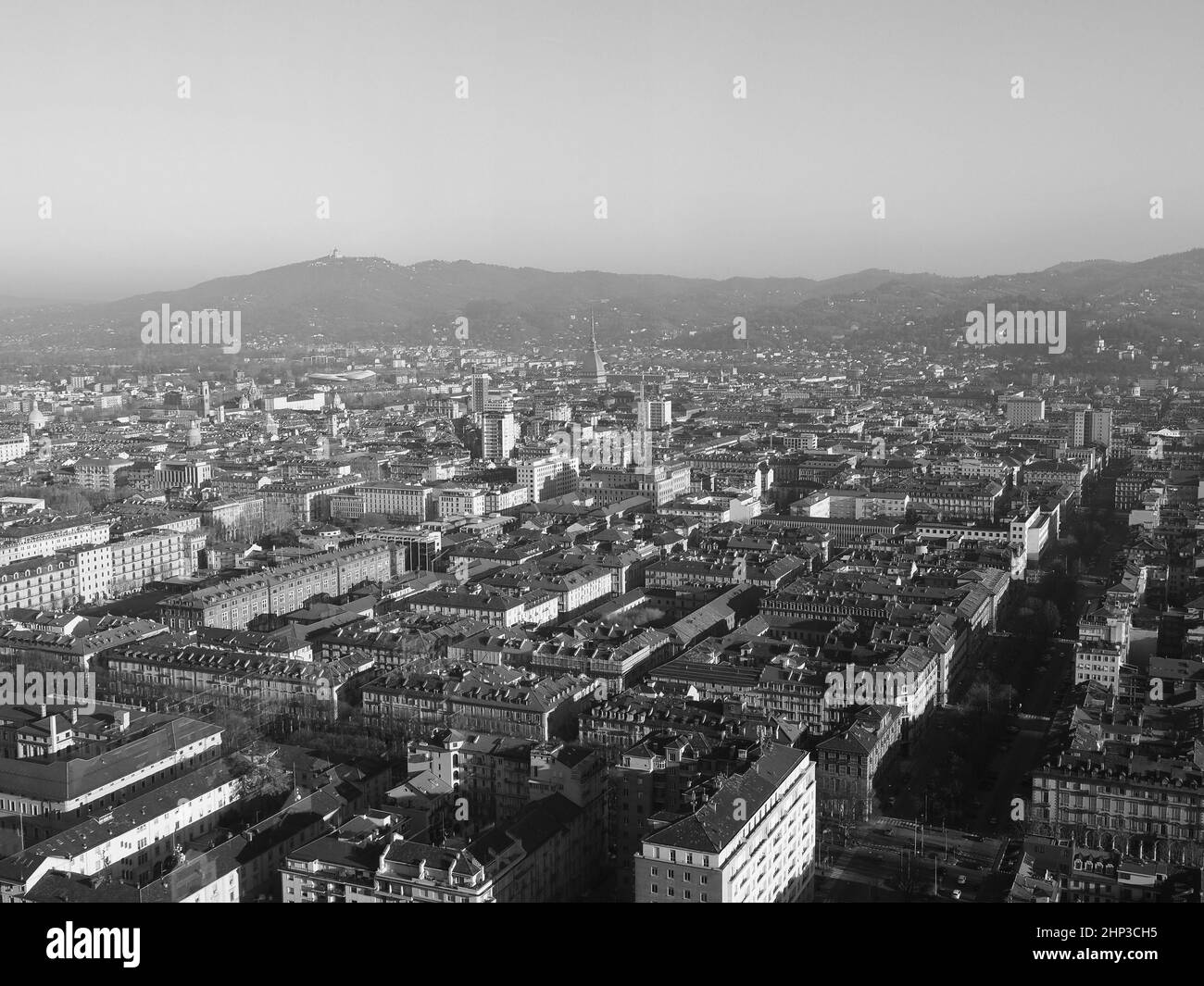 Vista aérea de la ciudad de Turín, Italia, con la plaza Piazza Castello en blanco y negro Foto de stock