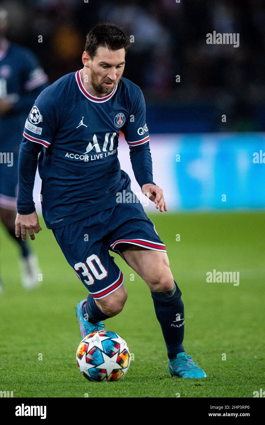 PARÍS, FRANCIA - 15 DE FEBRERO: Lionel Messi del PSG durante la Liga de  Campeones de la UEFA de 16 ª pierna un partido entre París Saint-Germain y  Real Fotografía de stock - Alamy