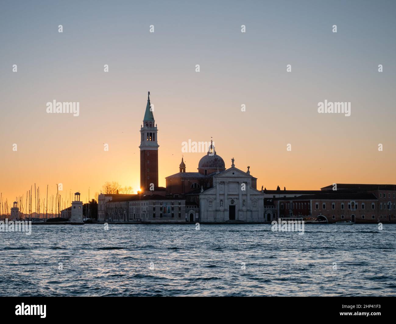 Iglesia de Chiesa San Giorgio Maggiore al amanecer en Venecia, Italia Foto de stock