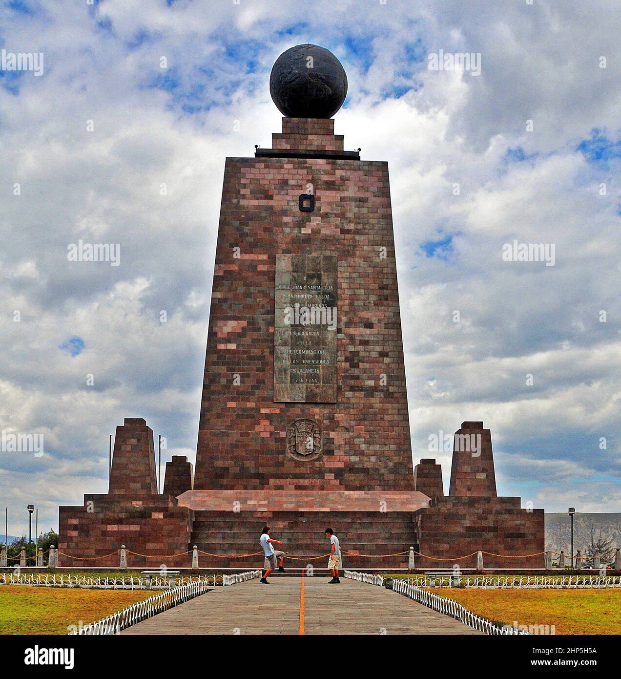Ciudad Mitad del Mundo, monumento al Ecuador , parroquia de San Antonio