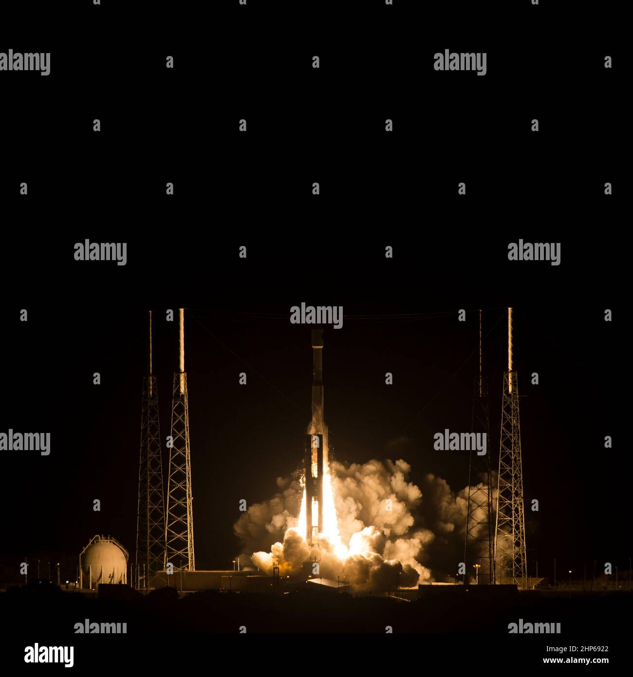 El cohete Atlas V de la Alianza de Lanzamiento Unida con la nave espacial Magnetosférica Multiescala (MMS) de la NASA a bordo de los lanzamientos desde el Complejo de Lanzamiento Espacial de la Estación de la Fuerza Aérea de Cabo Cañaveral 41, jueves, 12 de marzo de 2015, Florida. Foto de stock