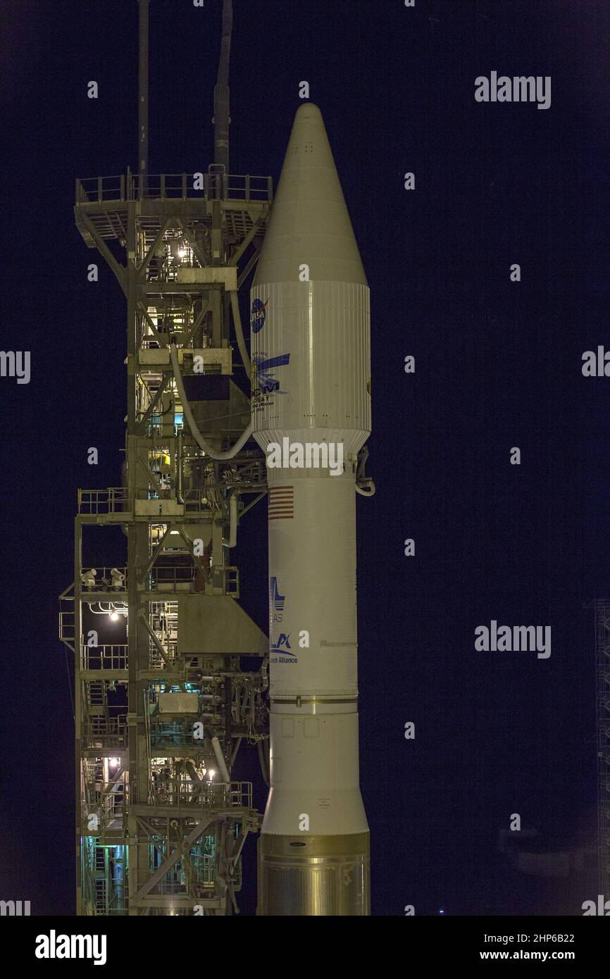 En la Base de la Fuerza Aérea de Vandenberg, California, la Misión de Continuidad de Datos Landsat de la NASA, o LDCM, el satélite está montado sobre un cohete Atlas V de la Alianza de Lanzamiento Unida en el Complejo de Lanzamiento Espacial 3E ca. 2013 Foto de stock