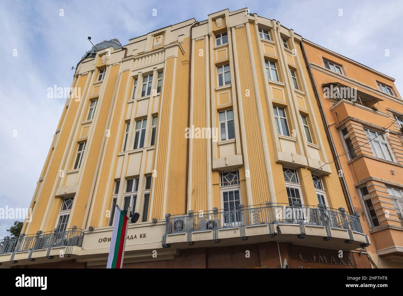 Edificio en la calle Knyaz Alexander I 1 en la ciudad de Plovdiv, capital de la provincia de Plovdiv en el centro-sur de Bulgaria Foto de stock